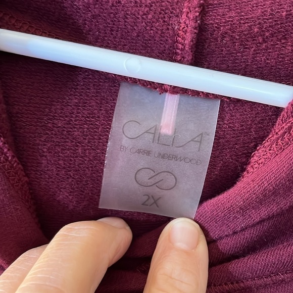 Calia by Carrie Underwood maroon exposed shoulder, long sleeved sweatshirt. 2X - Picture 5 of 9